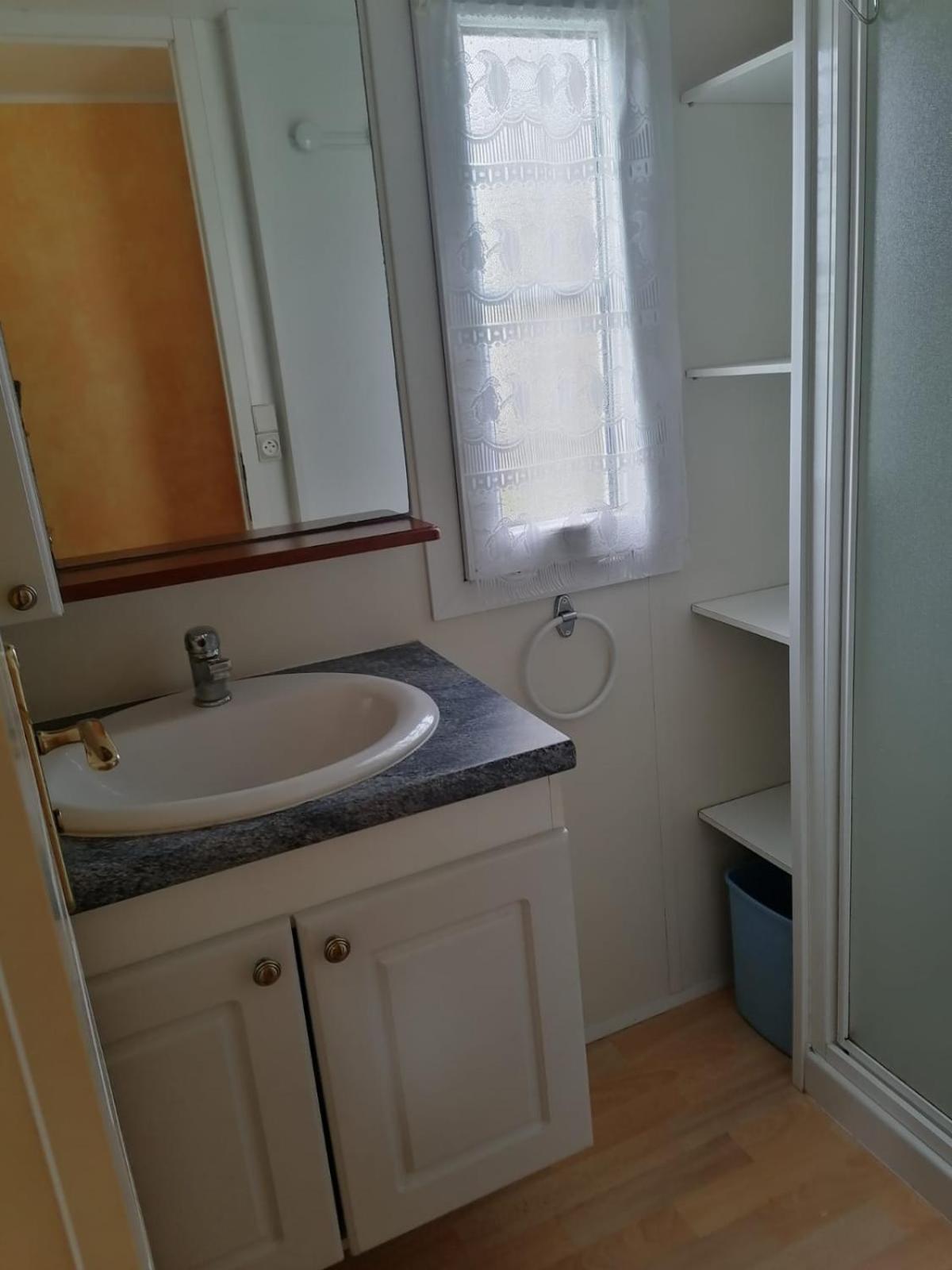 Mobil-Home Dans Camping Municipal Kermaria-Sulard Exteriör bild
