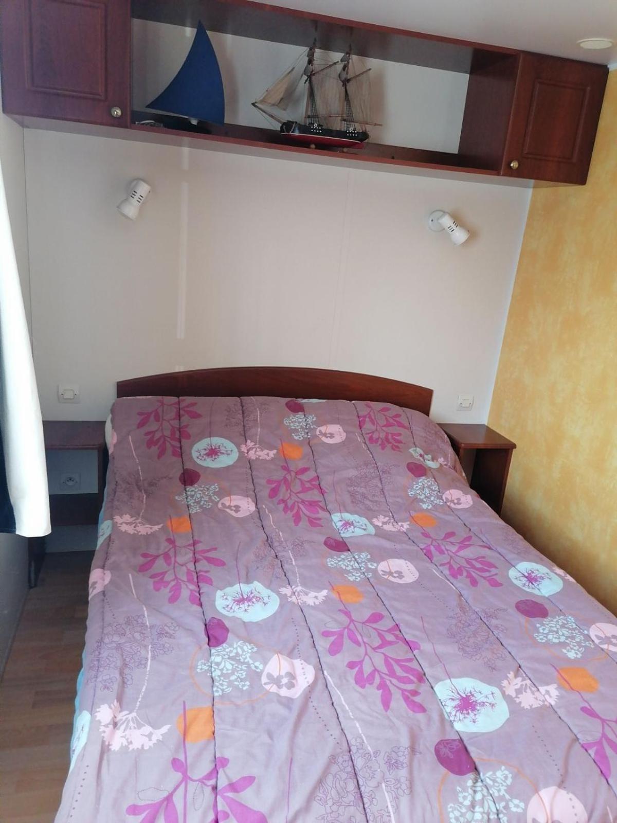 Mobil-Home Dans Camping Municipal Kermaria-Sulard Exteriör bild